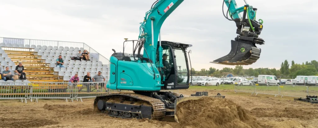Kobelco Chega a Angola