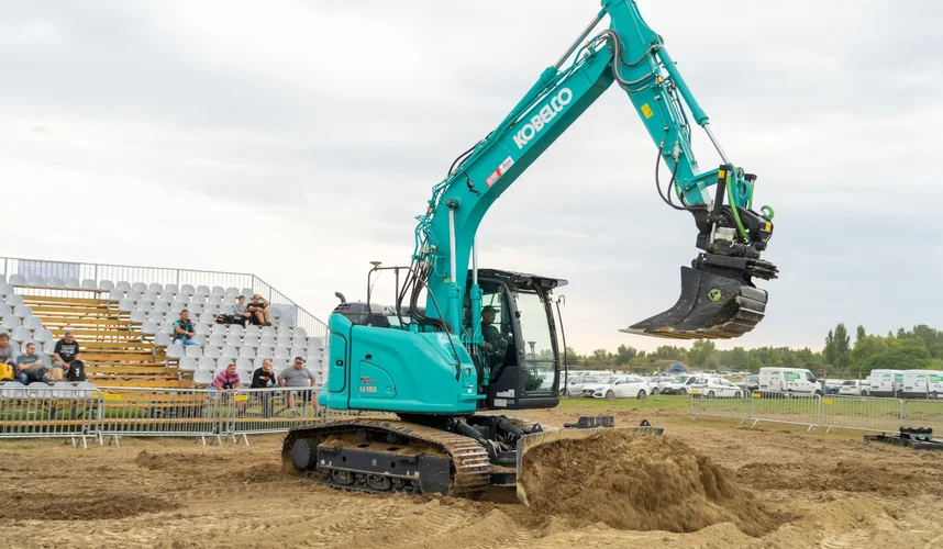 Kobelco Arrives in Angola